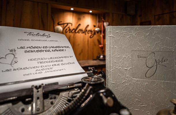 Rezeption und Bar im Tirolerherz